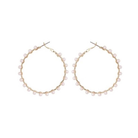 RESTOCKED! Trendy Medium Size Pearl Hoop Earrings - Picture 1 of 7